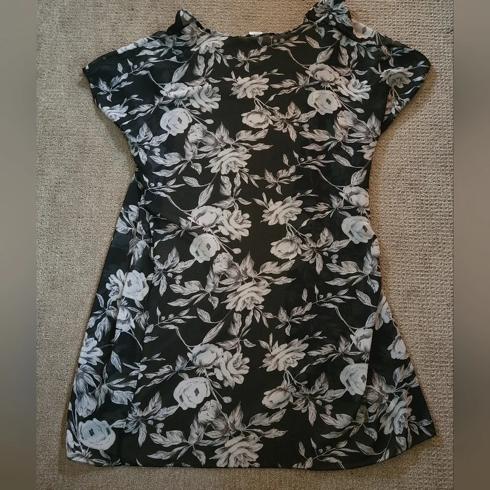 Lida Collection Floral Black and White Sheer Coverup Flowy Vest - Picture 8 of 10